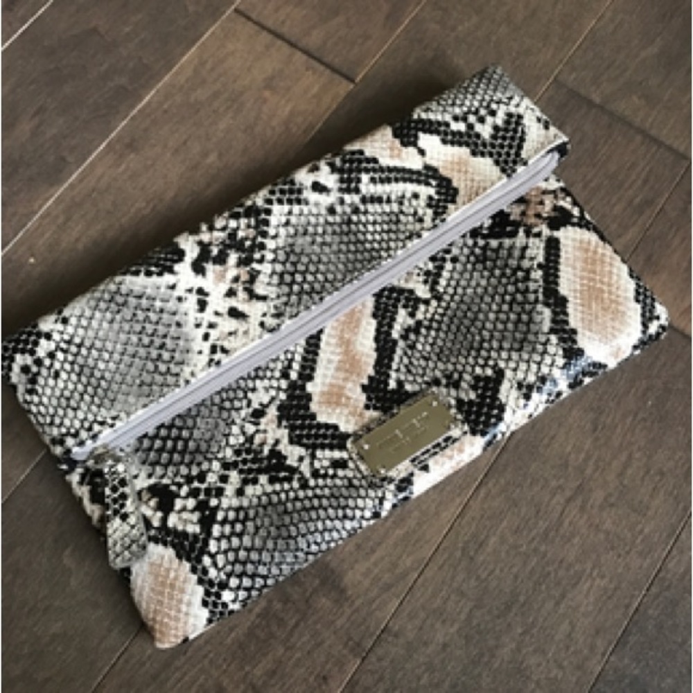 Nine West imitation Snakeskin clutch
